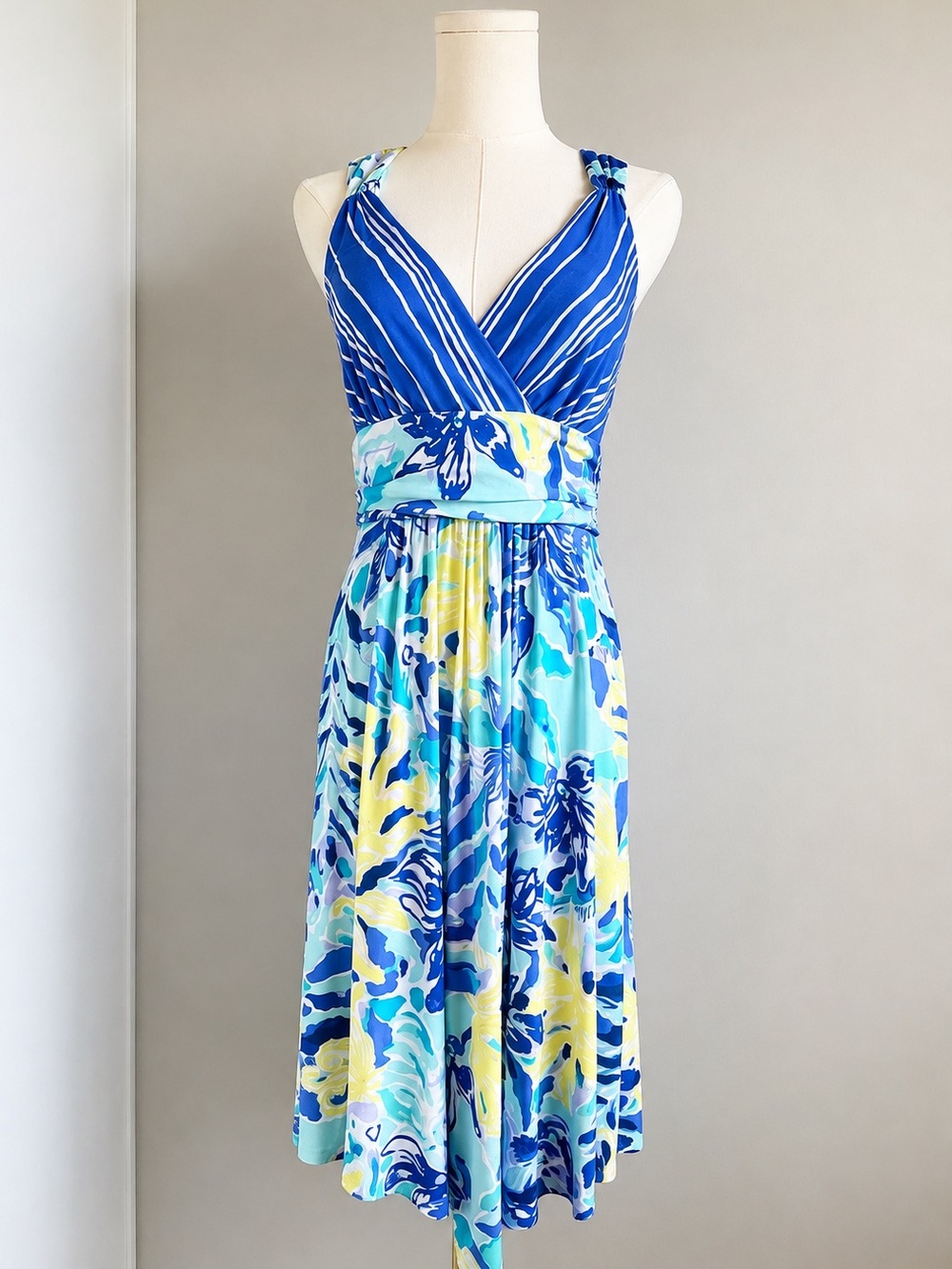 Lilly Pulitzer Blue Tropical Floral Surplice Jersey Dress Women’s S Fit Flare